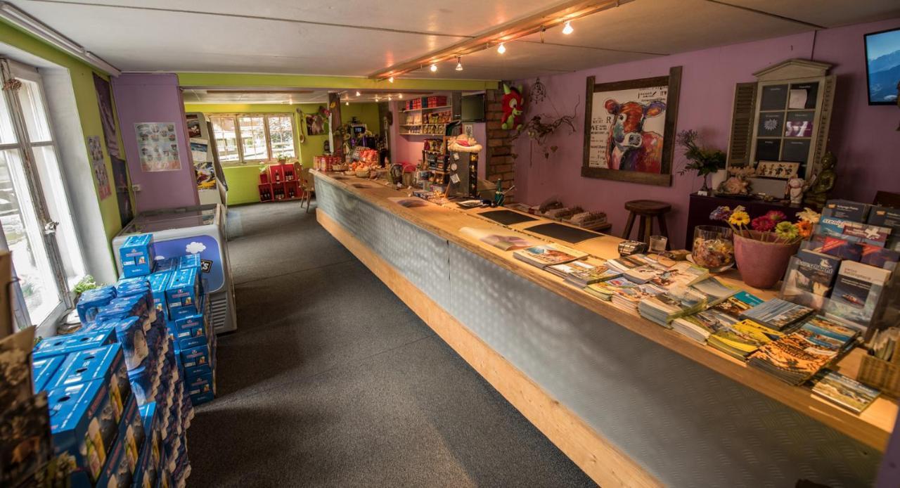 Ostello Schutzenbach Backpackers For Adults 18-35 Lauterbrunnen Esterno foto