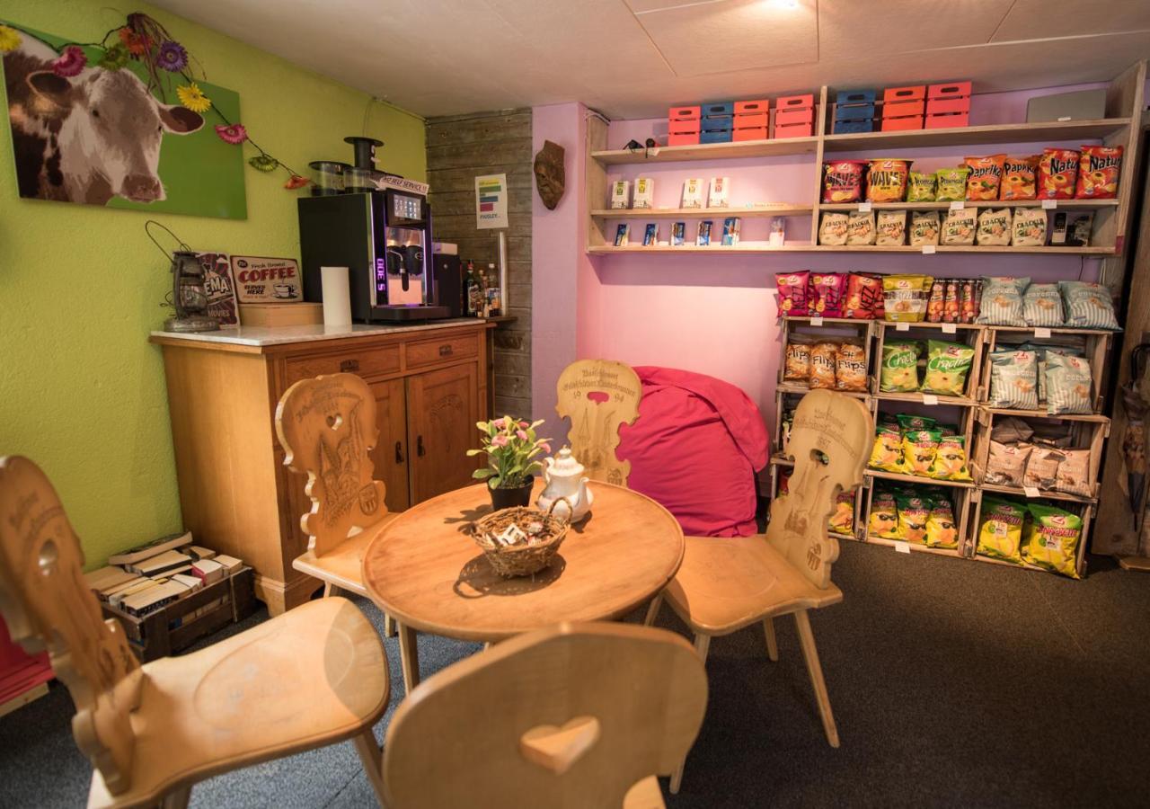 Ostello Schutzenbach Backpackers For Adults 18-35 Lauterbrunnen Esterno foto