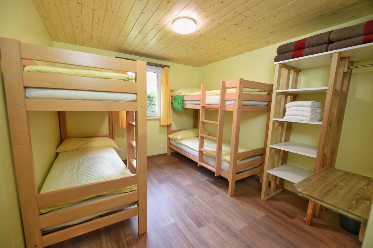 Ostello Schutzenbach Backpackers For Adults 18-35 Lauterbrunnen Esterno foto