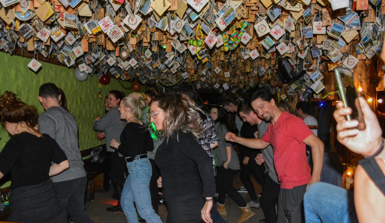 Ostello Schutzenbach Backpackers For Adults 18-35 Lauterbrunnen Esterno foto