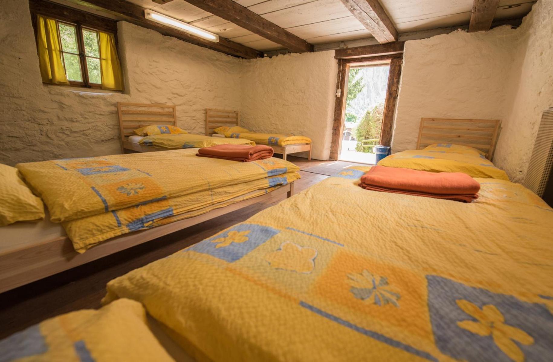 Ostello Schutzenbach Backpackers For Adults 18-35 Lauterbrunnen Esterno foto